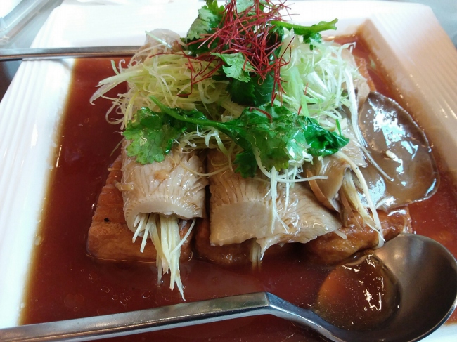 •油淋鮑魚菇豆腐 NT$280 800047858