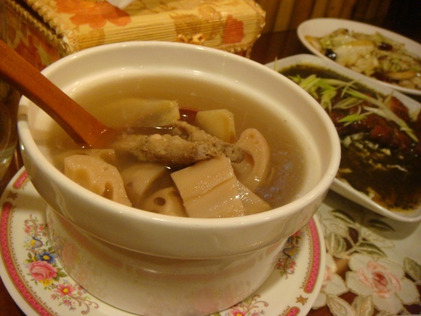 蓮子蓮藕湯$180。 800011484