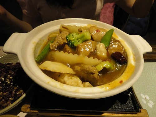 宮保雞丁(上面的辣椒和花生已被我先拿掉了,且有拌了一下,因為很容易烤焦) 800004270