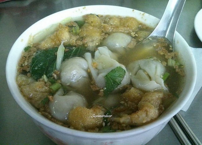 餛飩大顆,湯頭重視蔬菜提味的香氣,讓人把湯都喝光光! 800040466