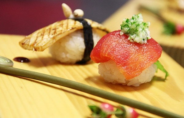 "花香握壽"
一看到這道壽司上桌,就彷彿來到了日本料理店
超有fu的壽司盤,與不輸葷食的美味精製壽司超搭組合!! 800018590