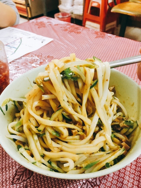 滿滿小黃瓜絲的炸醬麵 800034103