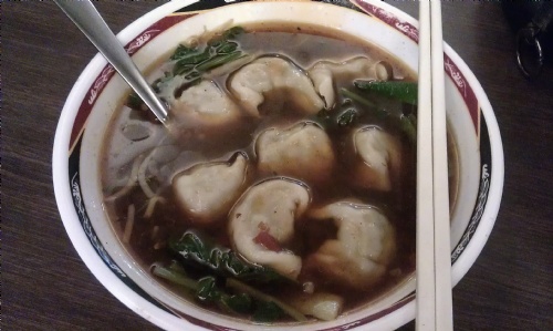 我點了紅燒湯餃,湯頭濃,味道好,有8顆大大的水餃,超好吃的! 800003651