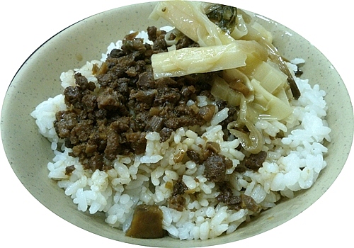 小的素香飯30元,沒有家香椿,加了好吃的筍子~給的量比較"不符合SOP"就是! 800043198