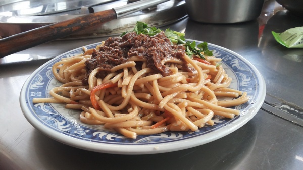 炒麵,味道很香,麵口感保留,吃了一口會想再吃第二口,而且超便宜,才25元,大份的居然也只要30元。 800017643