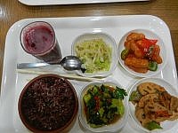 這是我所選擇的菜色,四道小菜,加一杯飲料及一碗飯,人民幣25元,所選之料理都很入味好吃. 800015497