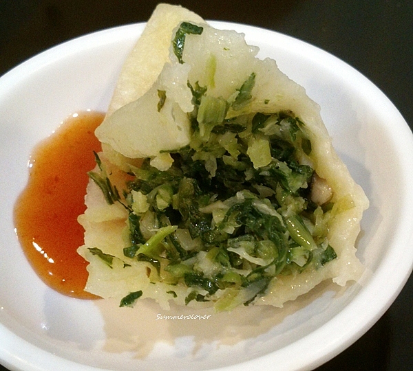 4.素菜蒸餃的菜餡,很細,也很適合長輩食用!
覺得用醬料前,請先吃看看原味,因為原味就很好吃了,
真要沾醬,不必舀很多,用醬料反而搶味道,可惜!
800042667
