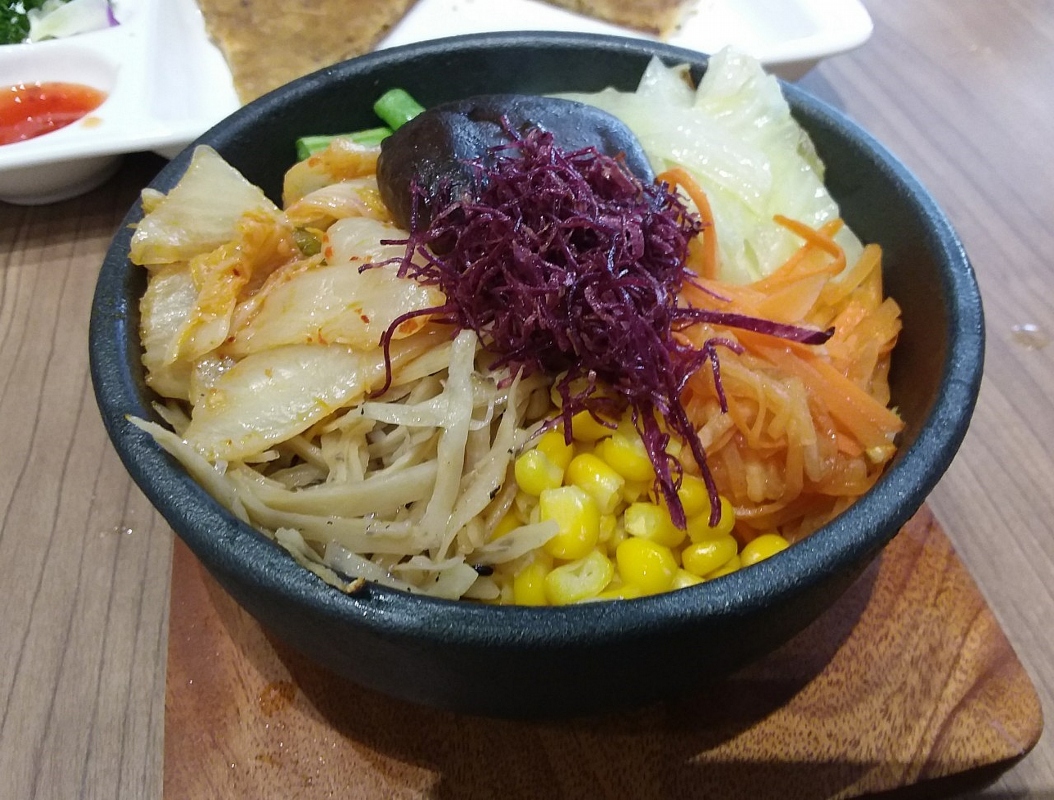 石鍋拌飯 180元 800079167