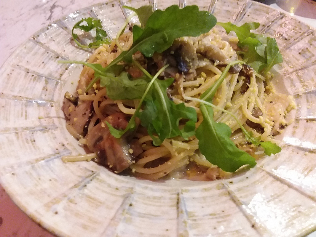 松露蕈菇奶油燉飯 410元 800101761